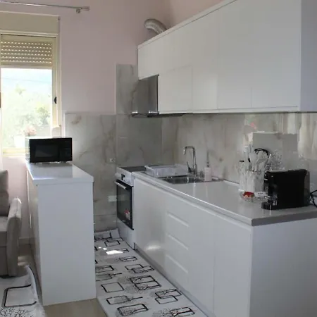 Nesti House *